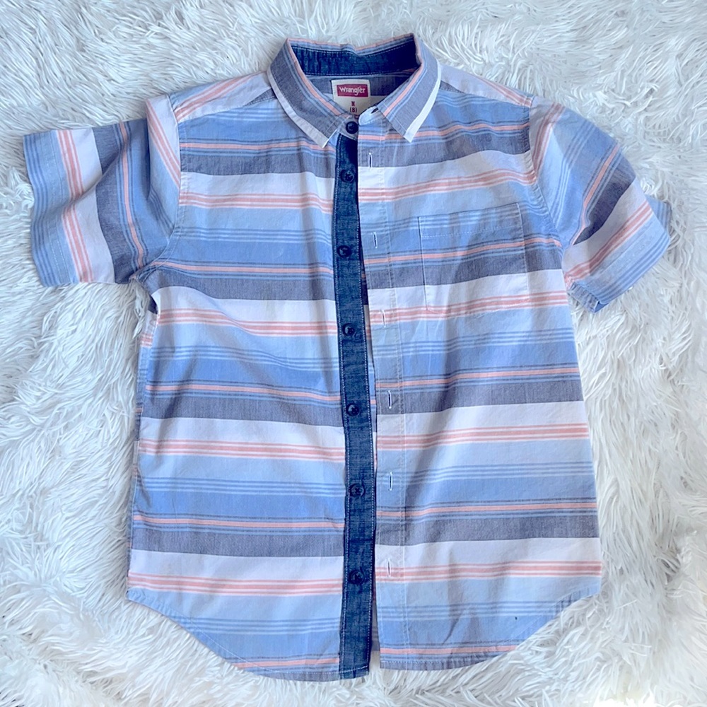 Short sleeve button down